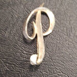 VINTAGE MAMSELLE Initial Letter P Large Brooch Pin Brushed Gold Tone Monogram